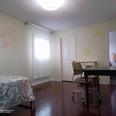 Stb-Double Bed With Private Washroom Toronto Extérieur photo