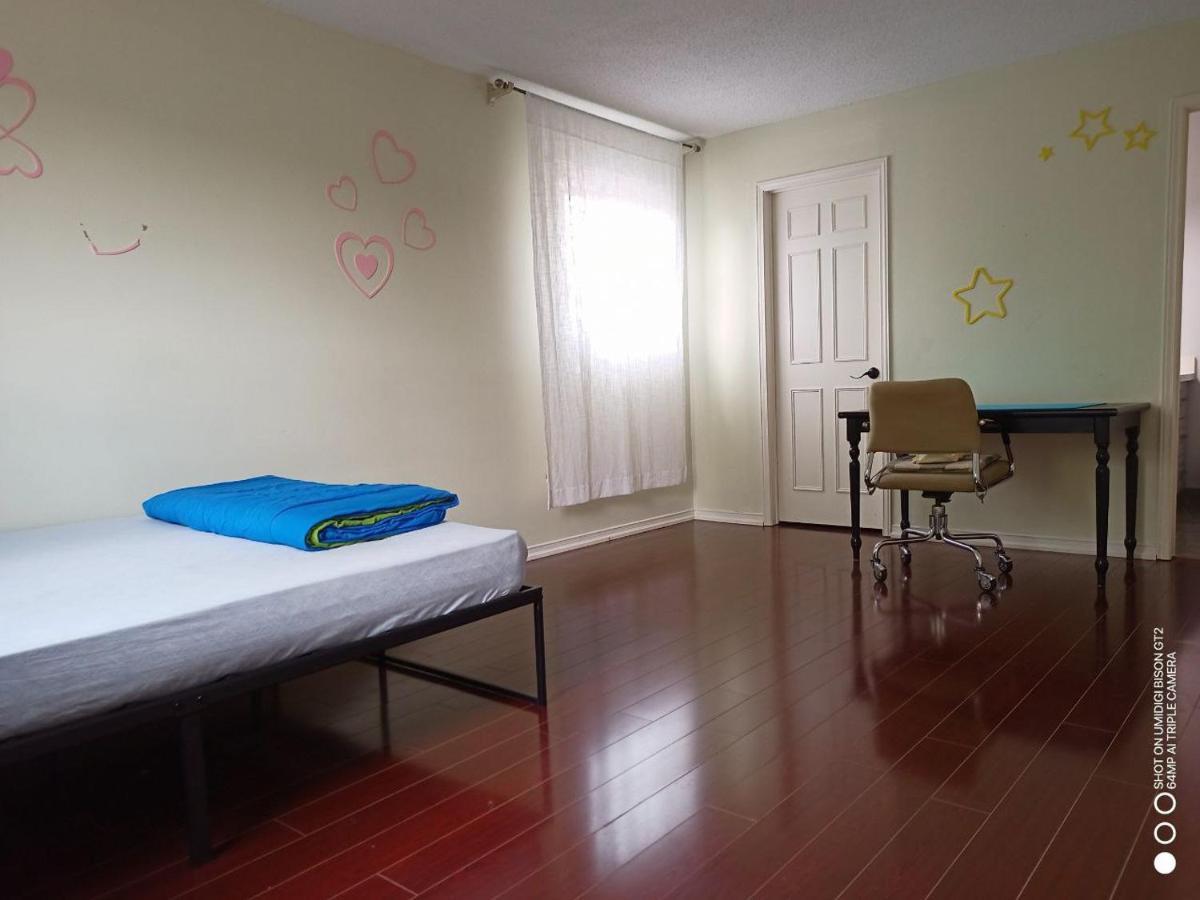 Stb-Double Bed With Private Washroom Toronto Extérieur photo