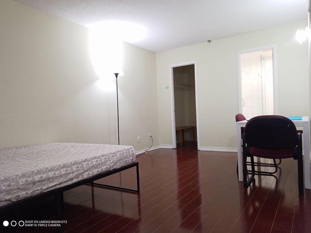 Stb-Double Bed With Private Washroom Toronto Extérieur photo